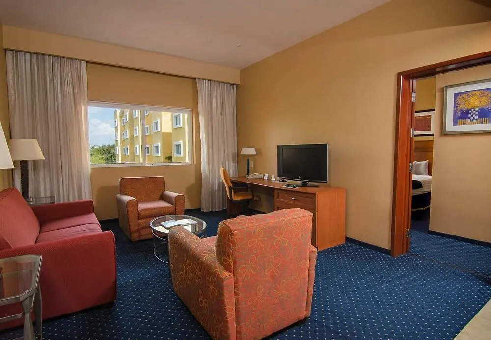 Courtyard By Marriott Cancun Airport Alfredo V. Bonfil