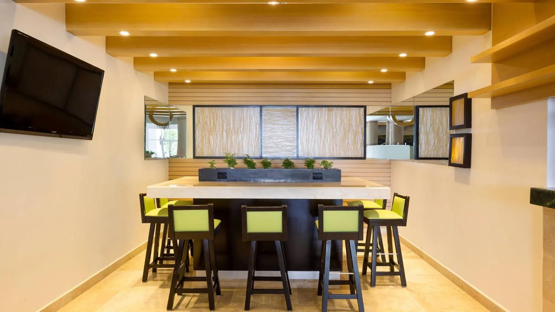 Courtyard By Marriott Cancun Airport Alfredo V. Bonfil