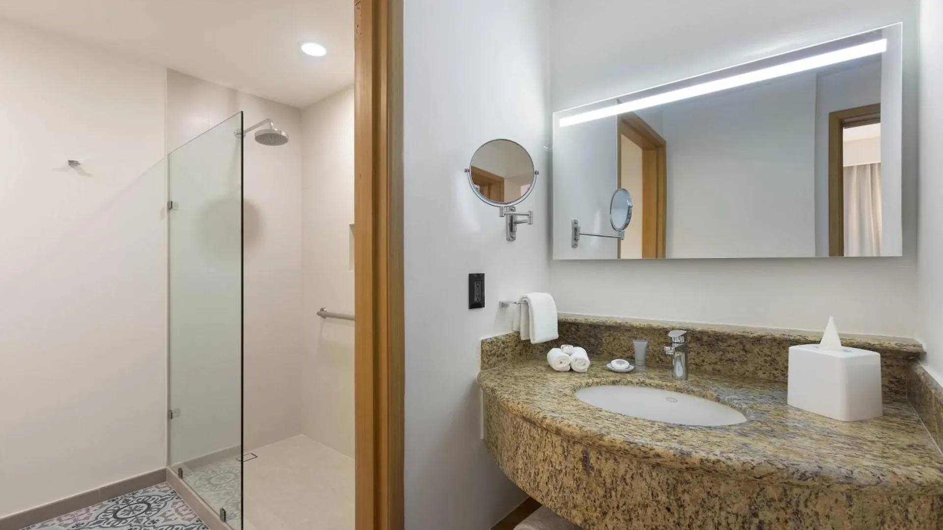 Courtyard By Marriott Cancun Airport Alfredo V. Bonfil Hotel