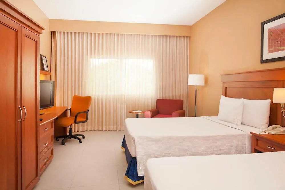 Hotel Courtyard By Marriott Cancun Airport Alfredo V. Bonfil