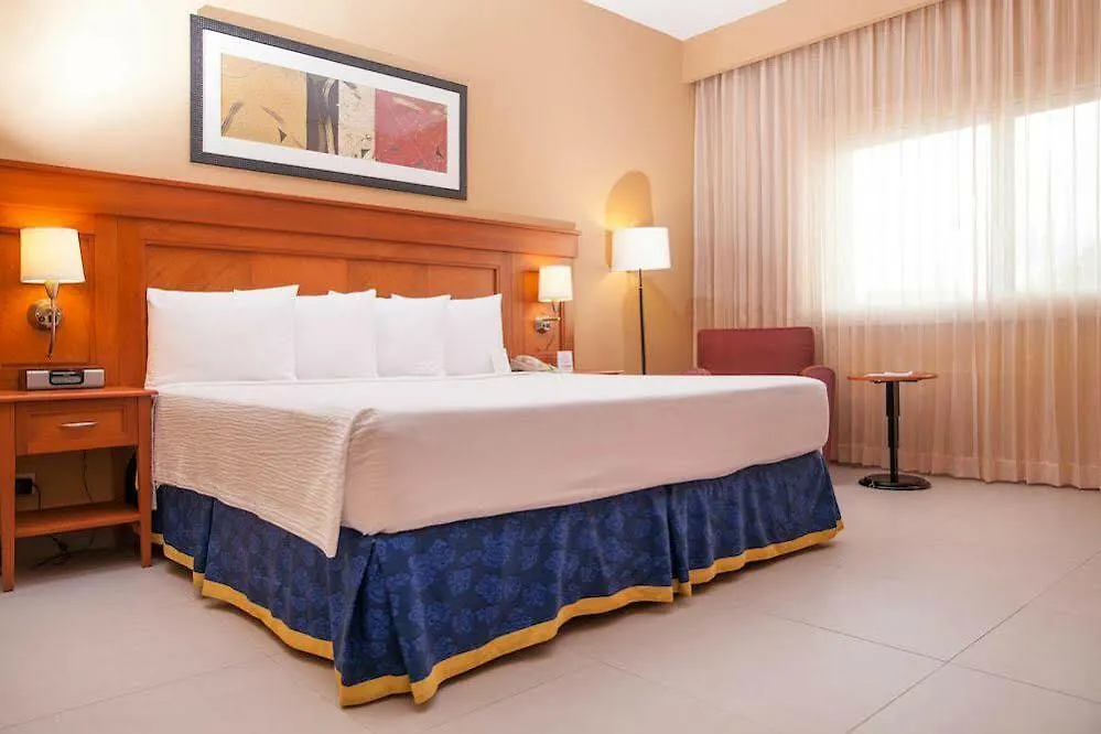 Courtyard By Marriott Cancun Airport Alfredo V. Bonfil 4*,